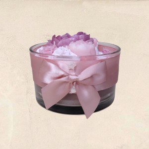 Αρωματικά κεριά Romantic Flowers 750g με τριαντάφυλλα, καρδιές και πολυτελή διακόσμηση