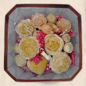 Flower Box με αρωματικά κεριά, πέρλες, αποξηραμένα άνθη και συρτάρι για σοκολατάκια Flower Box με αρωματικά κεριά, πέρλες, αποξηραμένα άνθη και συρτάρι για σοκολατάκια