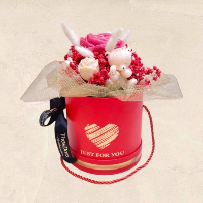 Flower Box με Κόκκινα & Εκρού Αρωματικά Κεριά και Αρκουδάκι Flower Box με Κόκκινα & Εκρού Αρωματικά Κεριά και Αρκουδάκι