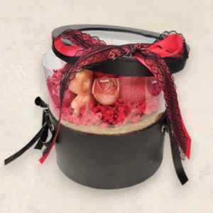 Flower Box με αρωματικά κεριά, λουλούδια, αρκουδάκι και καρδιές από φυτικό κερί ελαιόλαδου