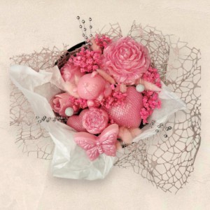Flower Box με ροζ λουλούδια από κερί, αρκουδάκι, καρδιές, πέρλες και φυσικά λουλούδια