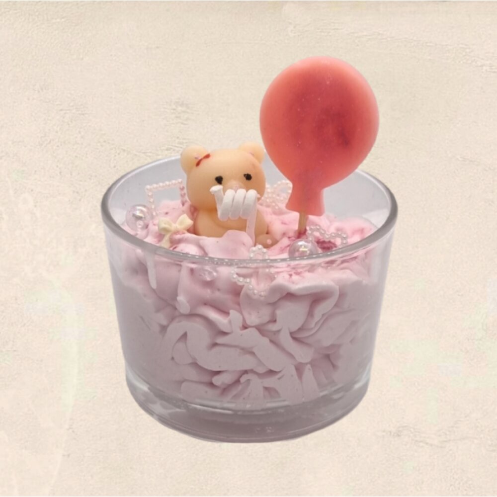 Χειροποίητο αρωματικό κερί Powder Teddy με μπεζ αρκουδάκι, ροζ μπαλόνι και άρωμα πούδρας Χειροποίητο αρωματικό κερί Powder Teddy με μπεζ αρκουδάκι, ροζ μπαλόνι και άρωμα πούδρας